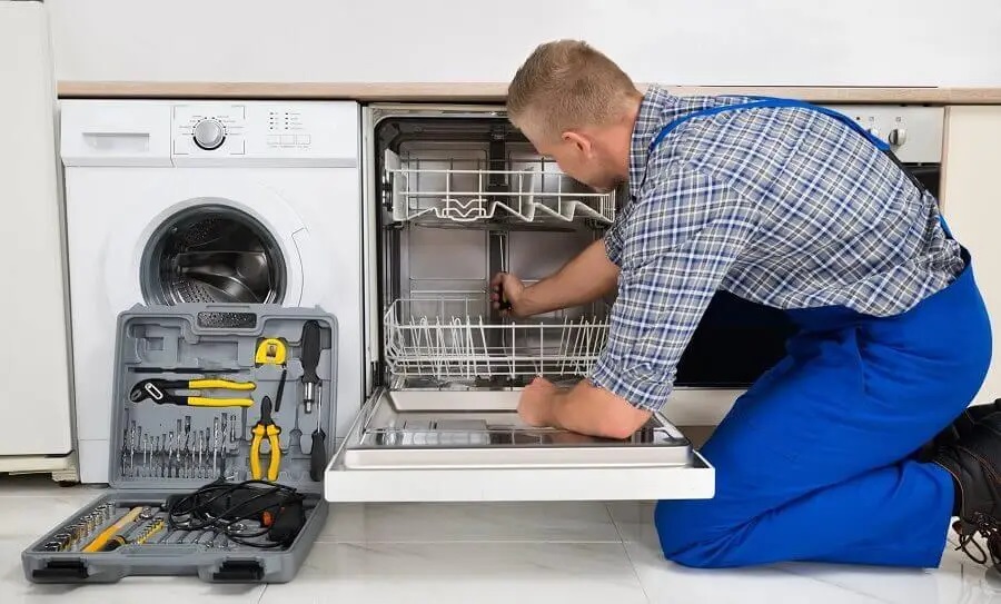 Çilimli Siemens servisi teknisyen ekibi beyaz eşya tamiri yaparken